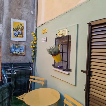 Nonna Konstantina- Old Town Center Лефкада